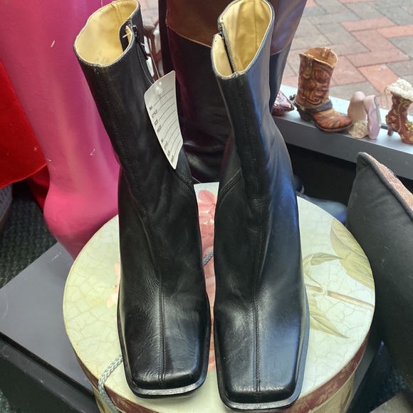 Steve Madden Heeled Boots VTG like new - Picture 4 of 4